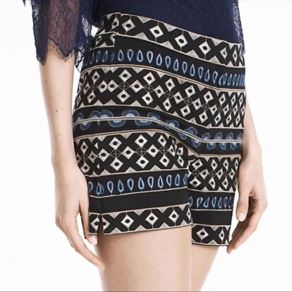 WHITE HOUSE BLACK MARKET | 5” Embroidered Black Shorts Geometric Women’s Size 00